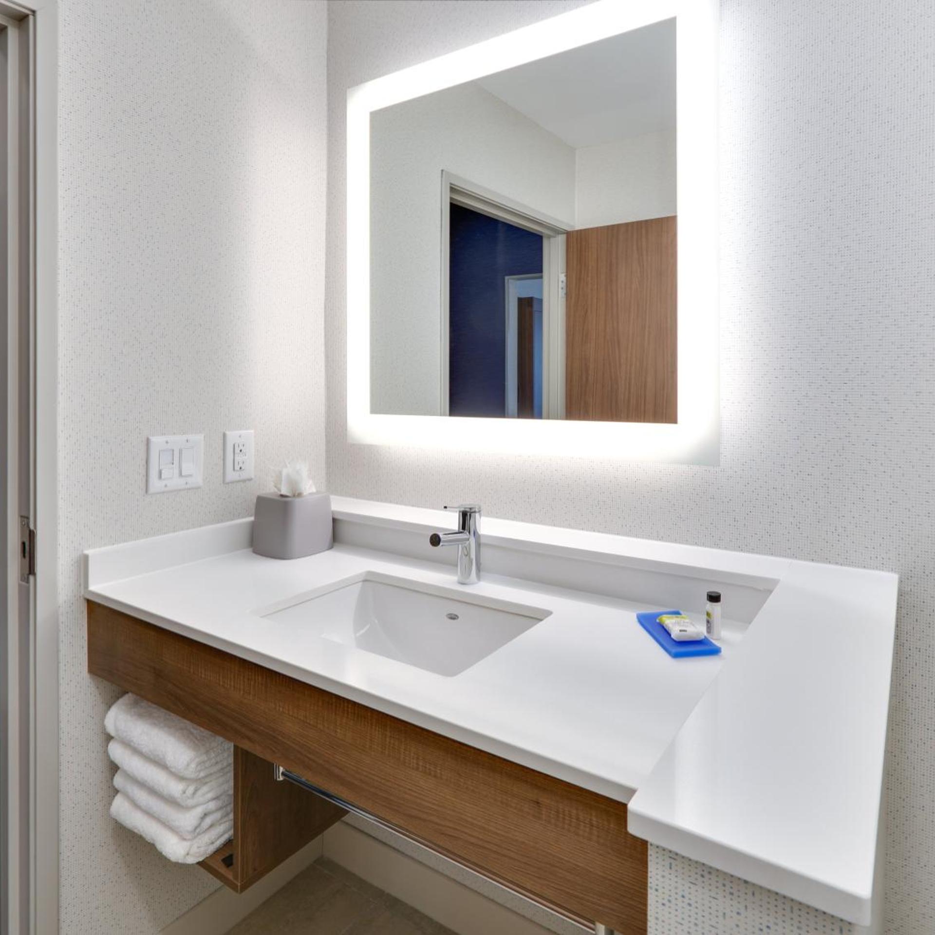 holiday inn express and suites plano east
