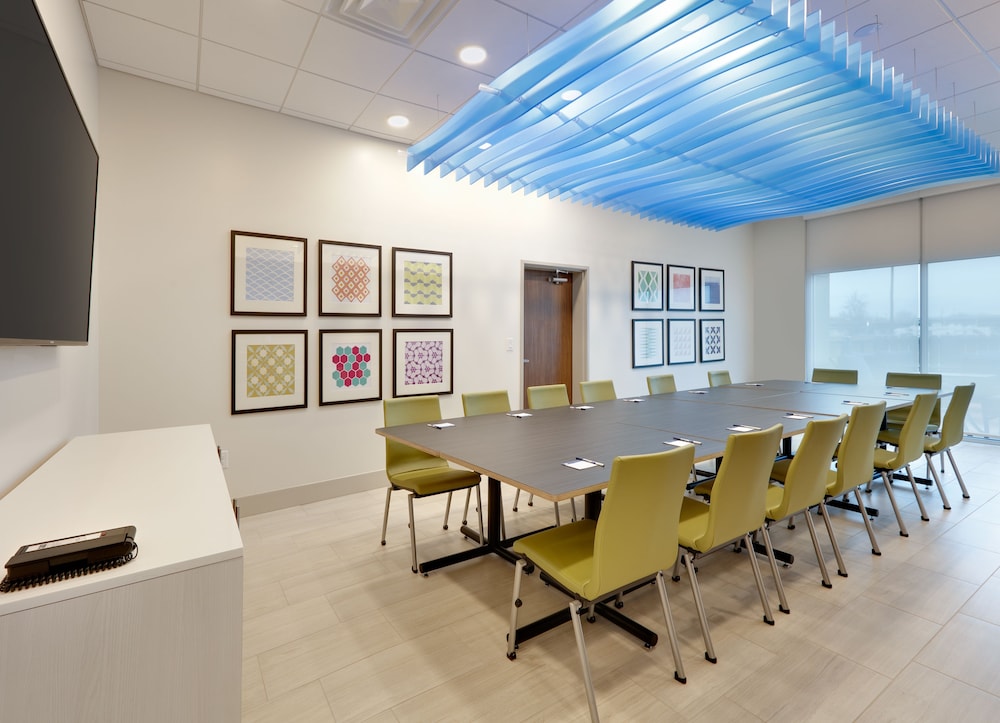 holiday inn express and suites plano east