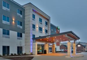 holiday inn express and suites plano east