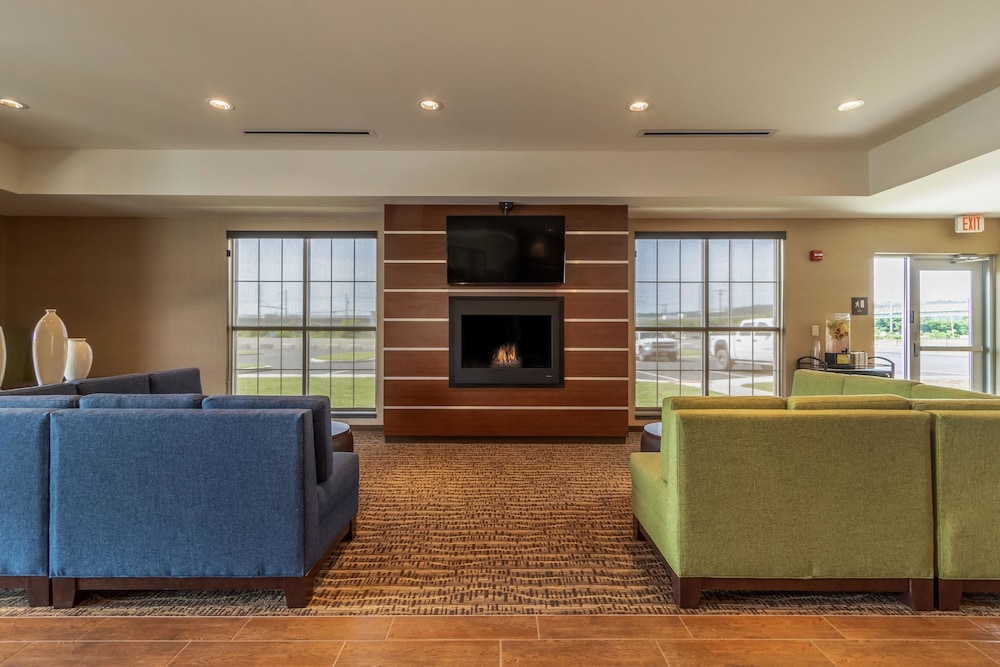 comfort inn and suites harrisburg airport hershe