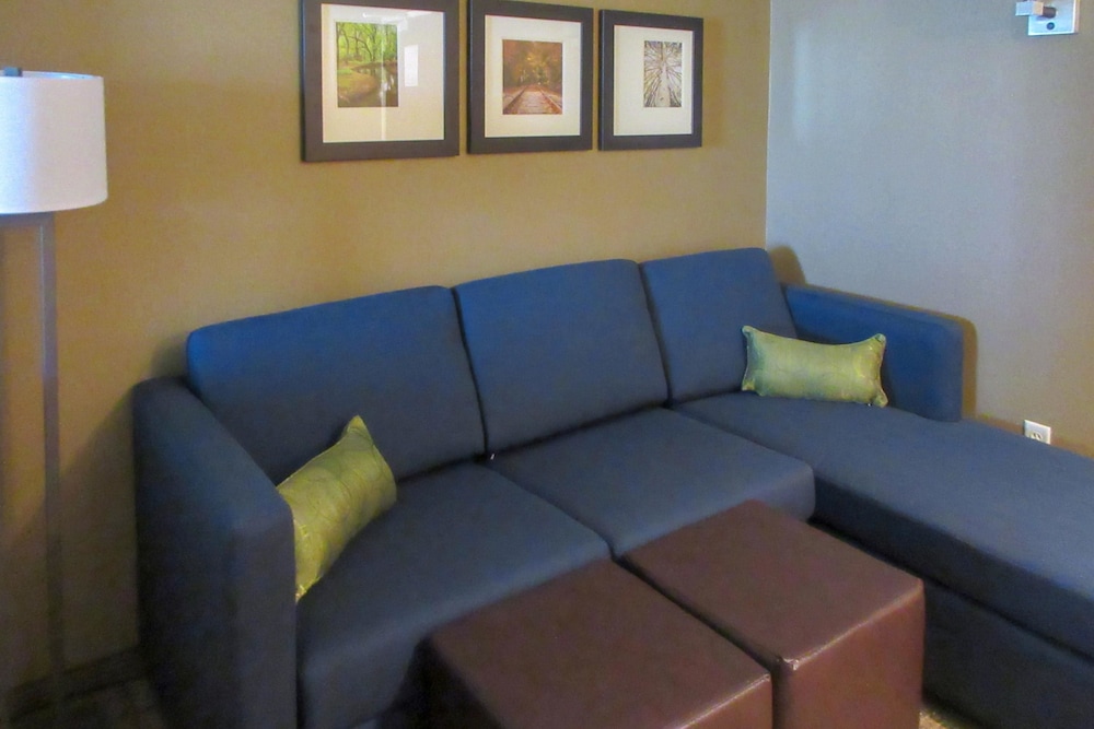 comfort inn and suites harrisburg airport hershe