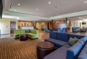 comfort inn and suites harrisburg airport hershe