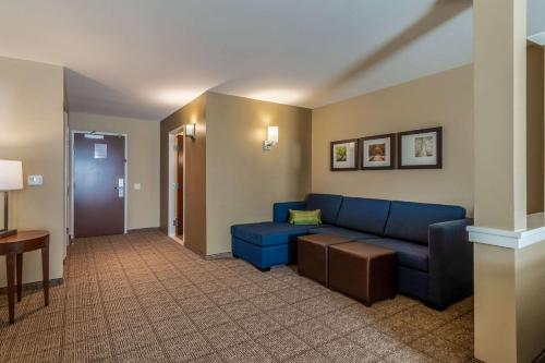 comfort inn and suites harrisburg airport hershe