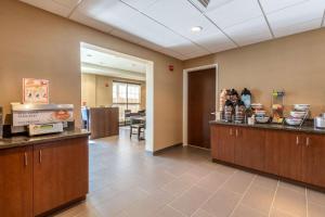 comfort inn and suites harrisburg airport hershe