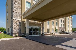 comfort inn and suites harrisburg airport hershe