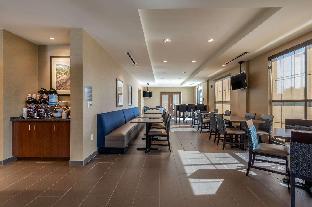 comfort inn and suites harrisburg airport hershe