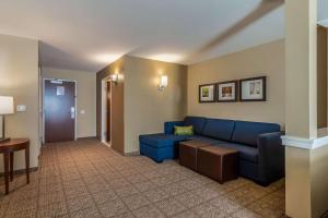 comfort inn and suites harrisburg airport hershe