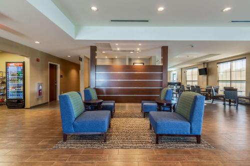 comfort inn and suites harrisburg airport hershe