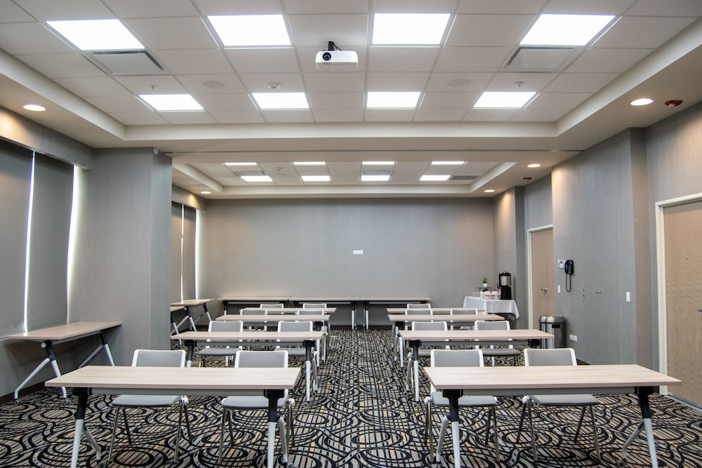 hilton garden inn leon