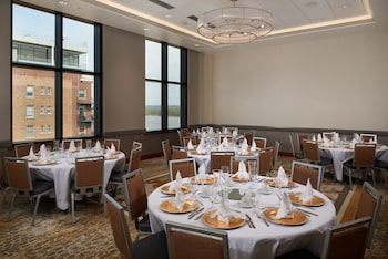 the merrill hotel muscatine a tribute portfolio hotel