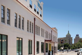 tru by hilton san antonio downtown riverwalk