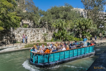 tru by hilton san antonio downtown riverwalk