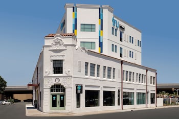 tru by hilton san antonio downtown riverwalk