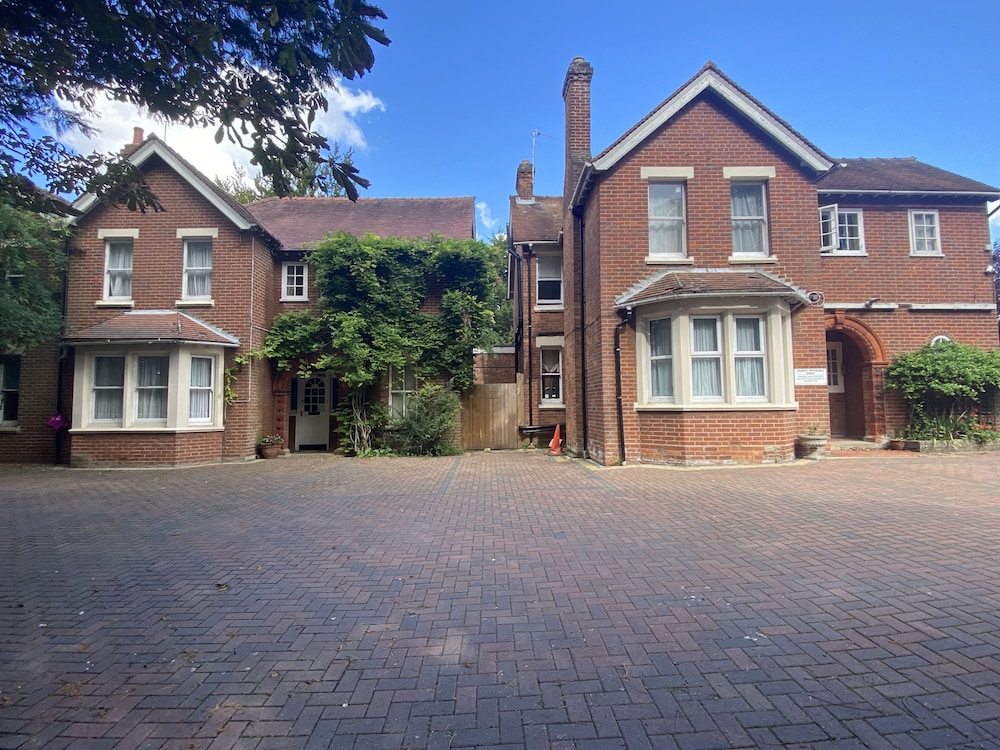 pickwicks guest house