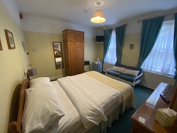 pickwicks guest house