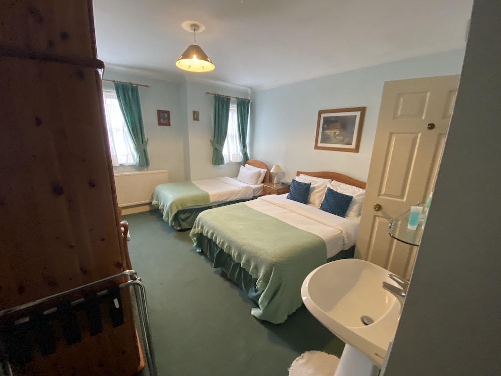pickwicks guest house