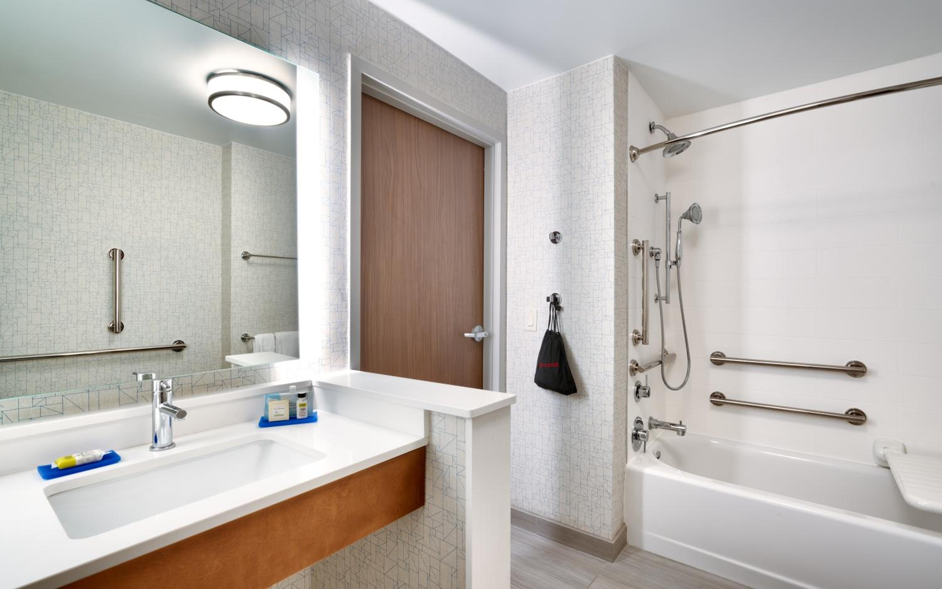 holiday inn express and suites gainesville i 75 an ihg hotel