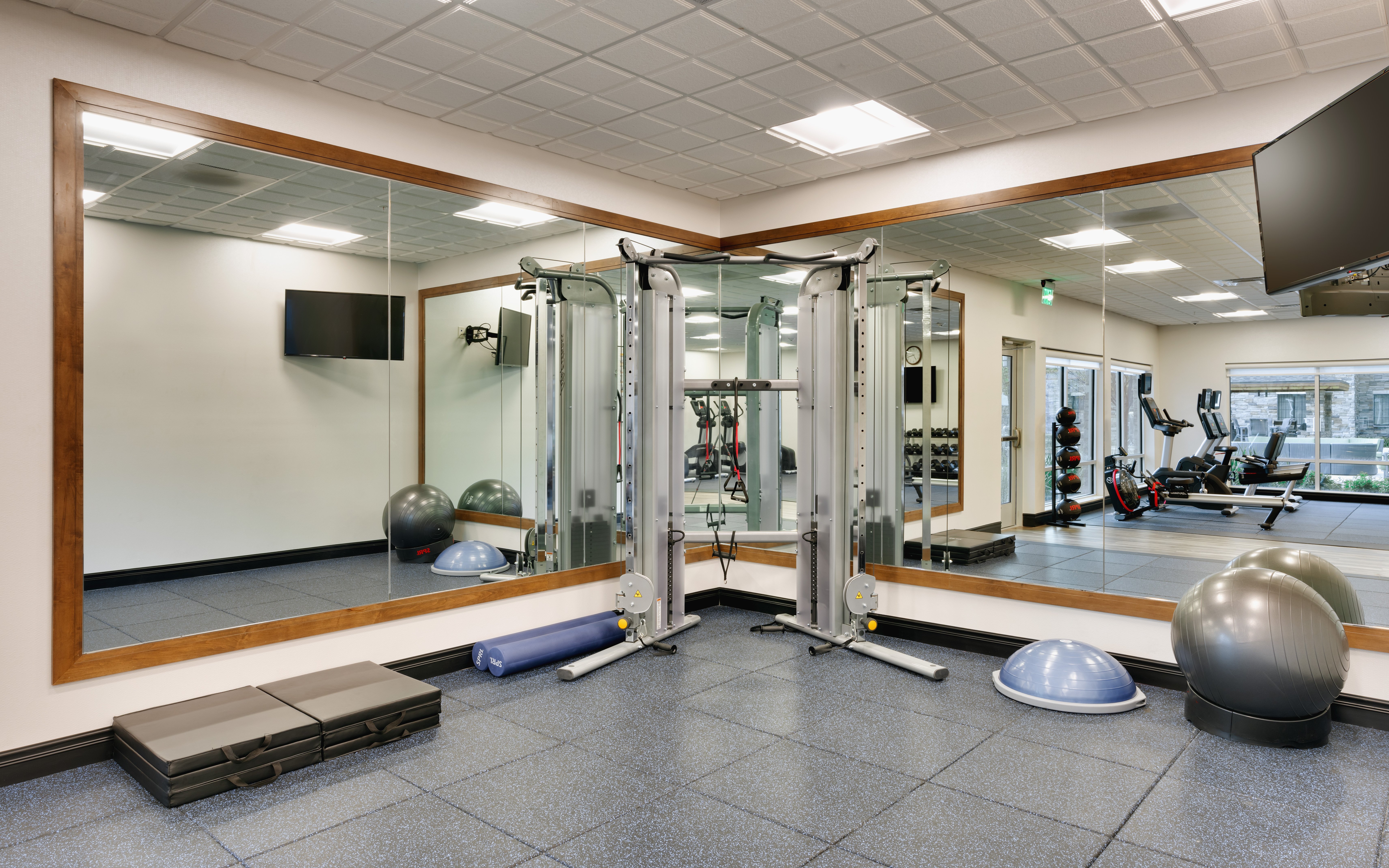 holiday inn express and suites gainesville i 75 an ihg hotel