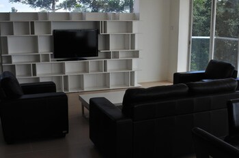 the seventeen apartment hotel