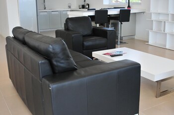 the seventeen apartment hotel