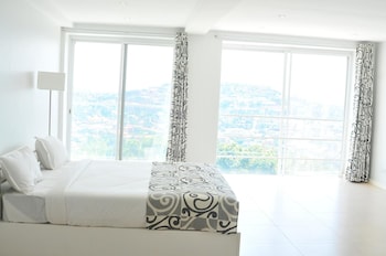 the seventeen apartment hotel