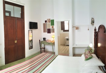 los canaritos guest house