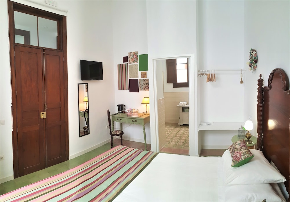 los canaritos guest house