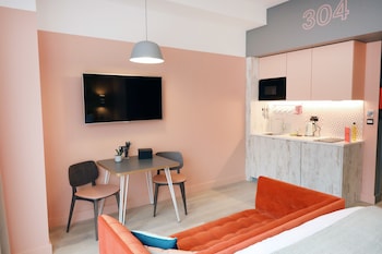 room2 southampton hometel