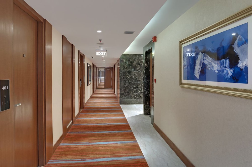 beacon hotel nirman vihar