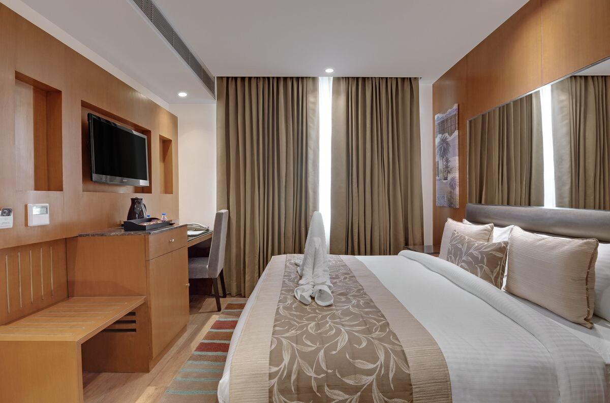 beacon hotel nirman vihar