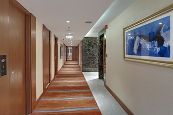 beacon hotel nirman vihar