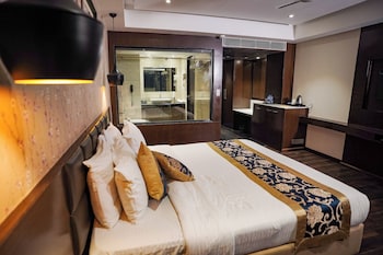 hotel saffron crest