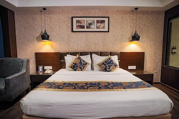 hotel saffron crest