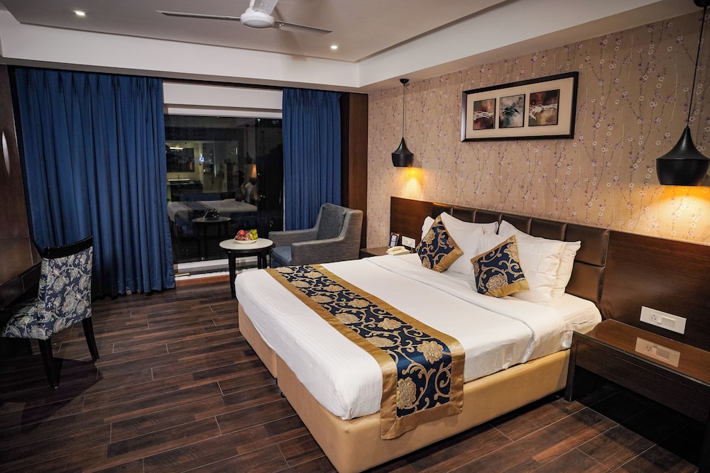 hotel saffron crest