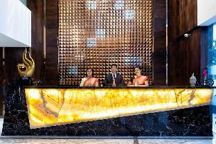 hotel saffron crest