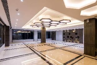 hotel saffron crest