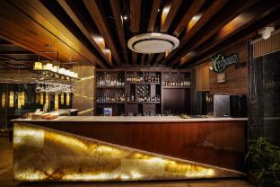 hotel saffron crest