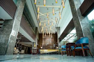 hotel saffron crest
