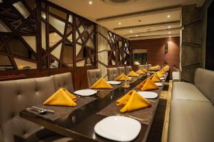 hotel saffron crest