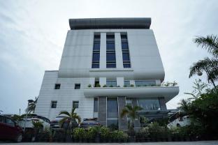 hotel saffron crest