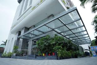 hotel saffron crest