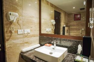 hotel saffron crest