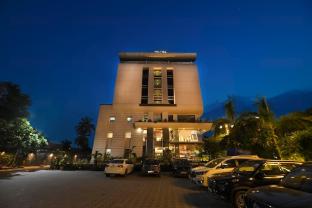 hotel saffron crest