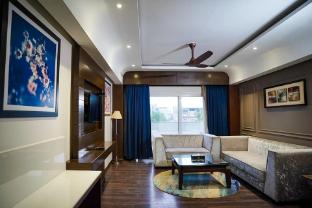 hotel saffron crest