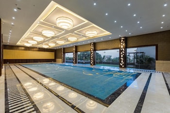 hotel saffron crest