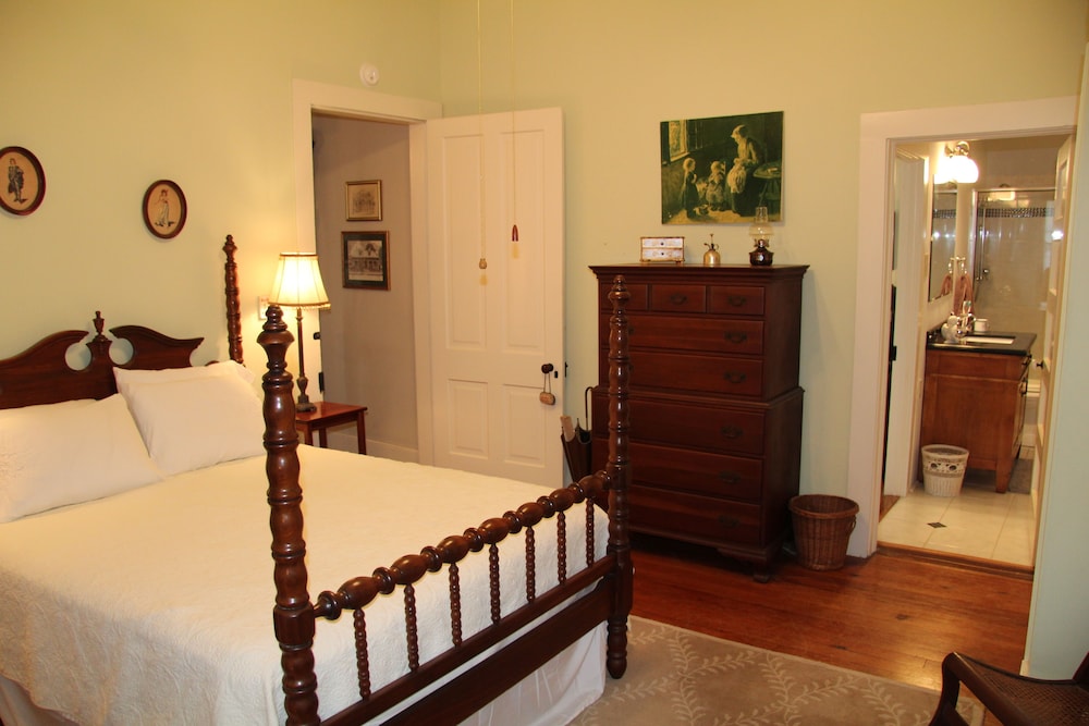 riverboat bed and breakfast