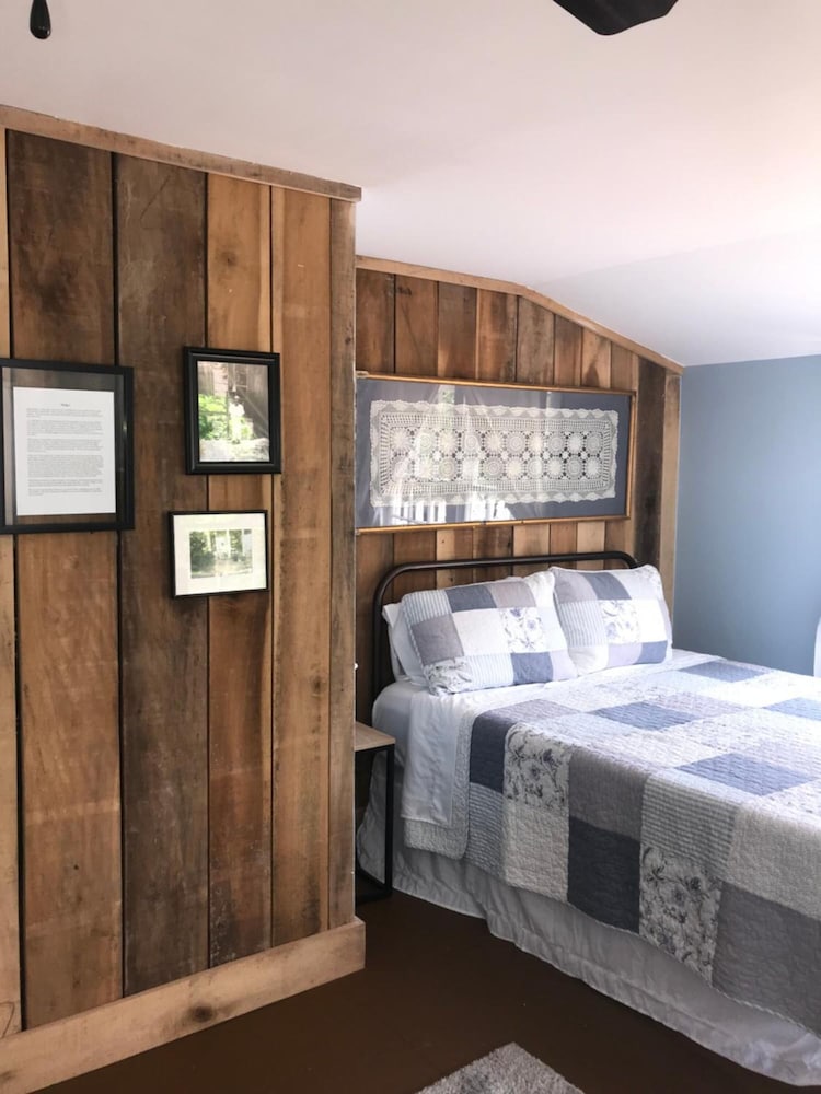 riverboat bed and breakfast