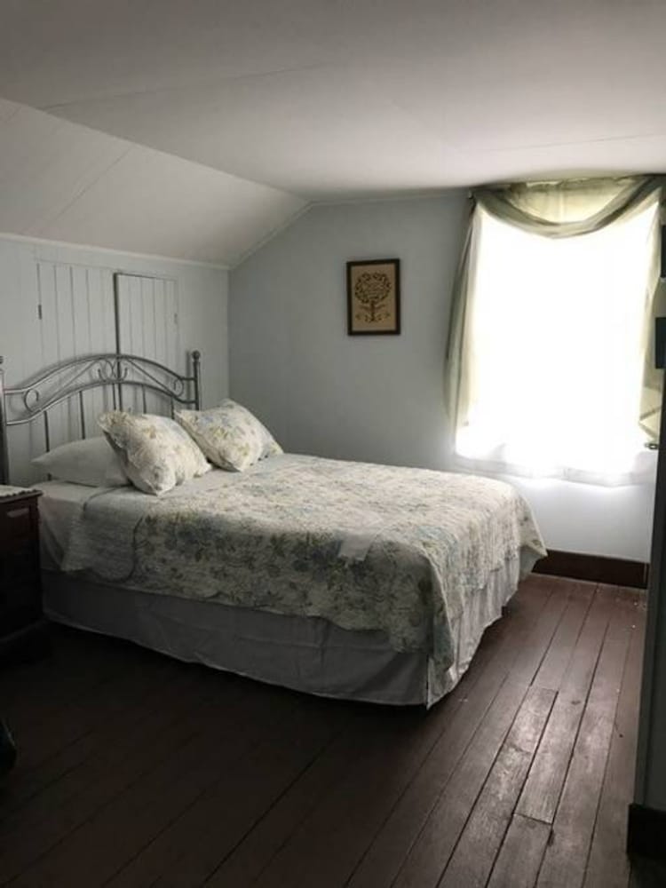 riverboat bed and breakfast