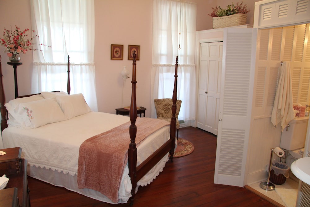 riverboat bed and breakfast