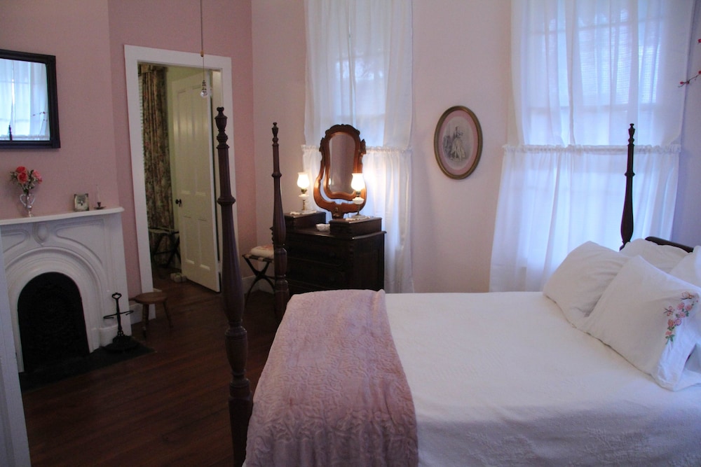 riverboat bed and breakfast